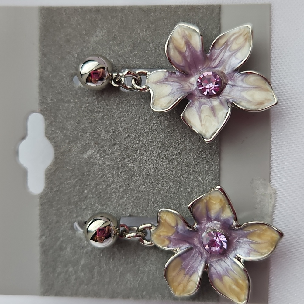 Allé Fine Jewelry Floral Inspired Necklace With Matching Earrings - Picture 8 of 10